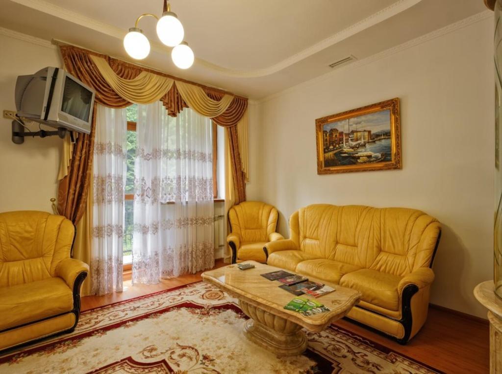 Karpaty Hotel Яремче Екстериор снимка